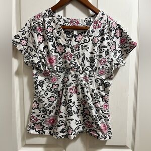 Nick and Sarah women’s cute top
